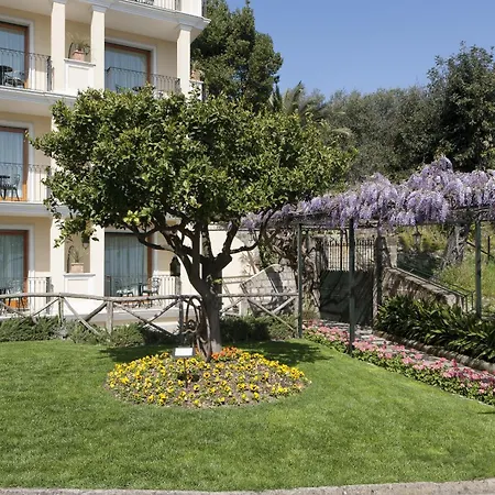 Grand Capodimonte Szálloda 4*