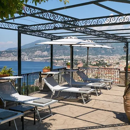 Grand Capodimonte Hotel 4*