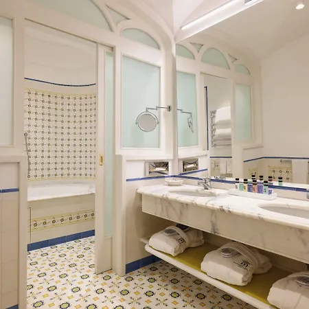 Grand Capodimonte Hotell